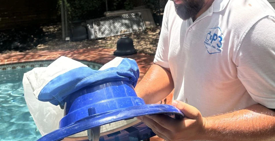 Pool Cleaning & Maintenance Pool Cleaning & Maintenance